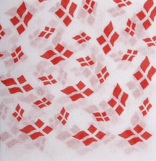 Frokostserviet med flag 33x33 cm,2400stk 1-lags, 1/4 fold, hvid/rød, 100% genbrug